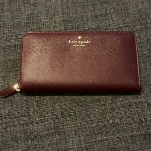 New Kate Spade Brynn Saffiano large wallet in berry